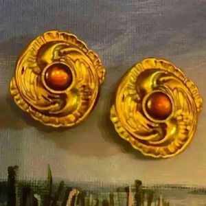Averil vintage clip on earrings.  Stunning